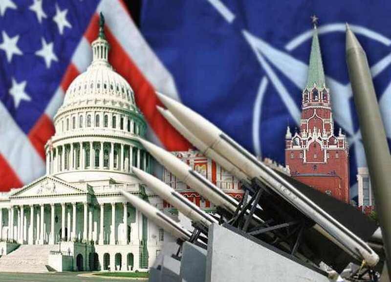 США и НАТО стягивают тяжелую технику к границе России 