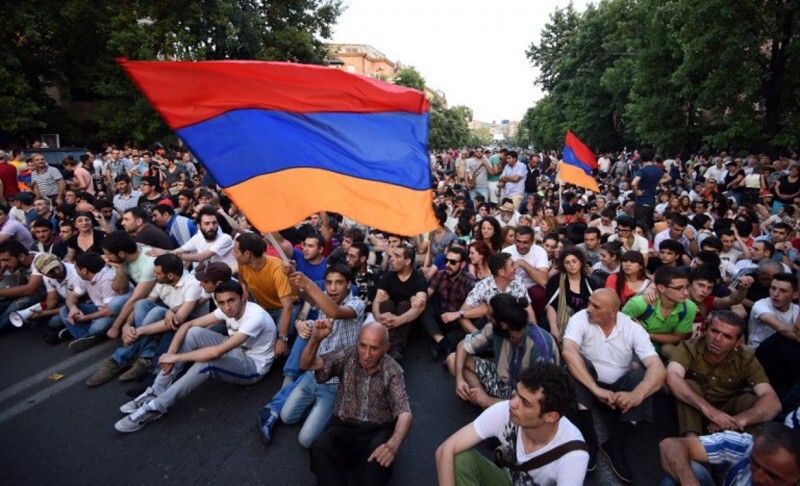 Ереванский майдан развивается предсказуемо: новые ультиматумы