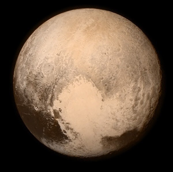 Первые фотографии с поверхности Плутона