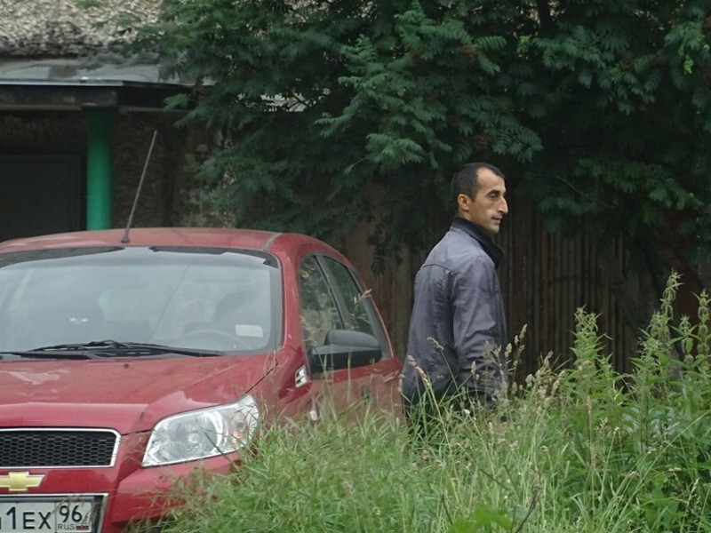Странный и очень подозрительный гастарбайтер