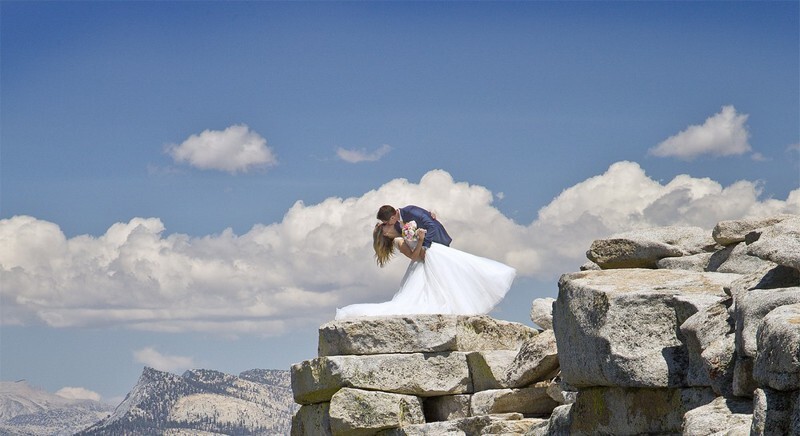 Удивительные свадебные снимки на вершине горы 