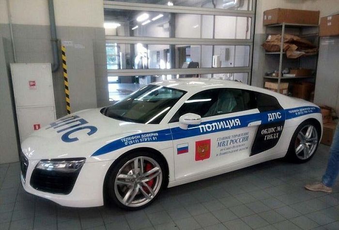 Полиция Санкт-Петербурга получила суперкар Audi R8