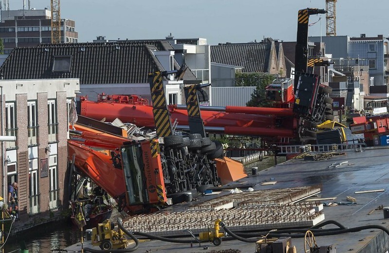 20 человек пострадали в результате падения двух кранов в Нидерландах