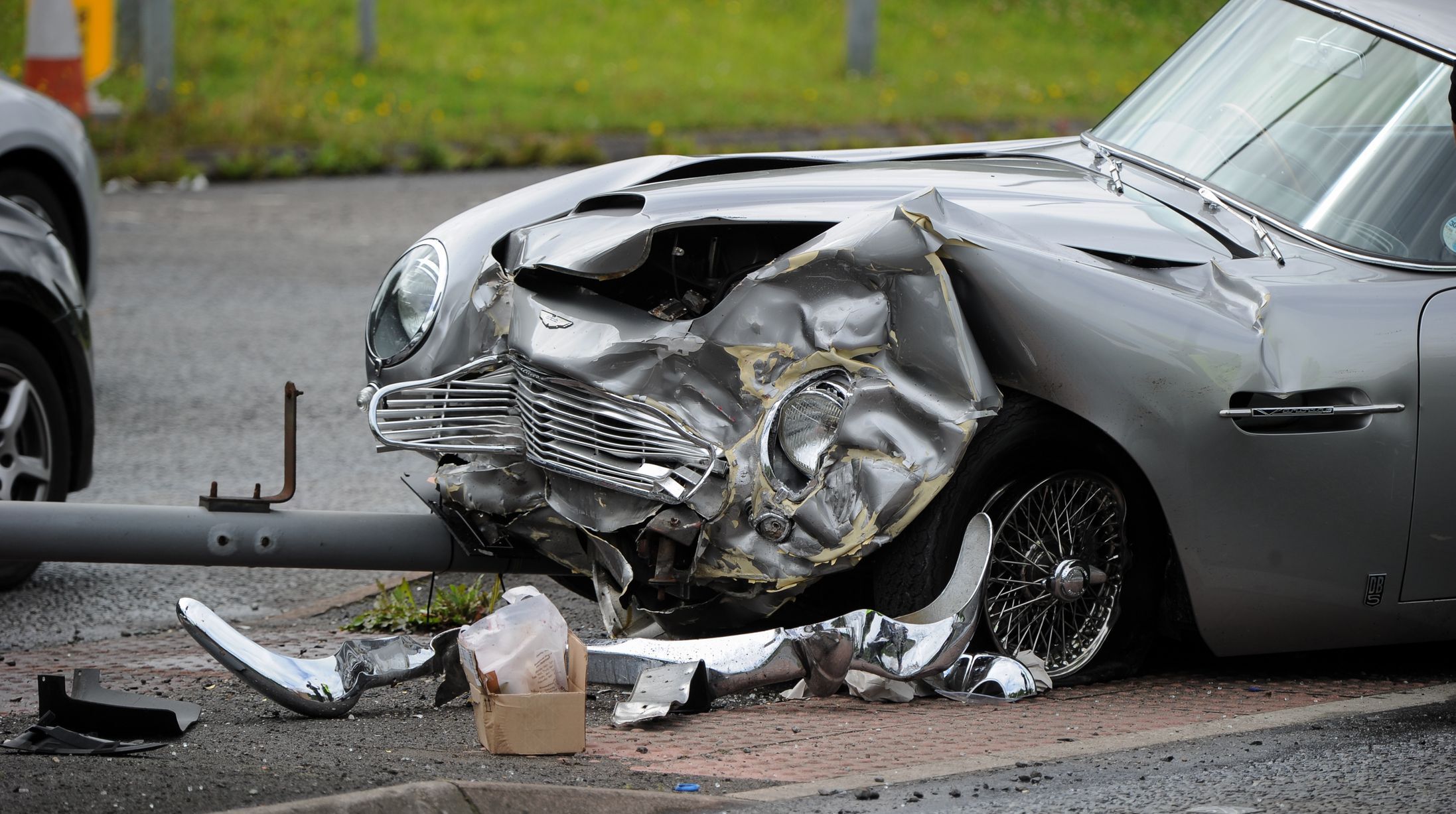 В Великобритании разбили редкий Aston Martin DB5