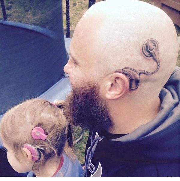 Татуировка со смыслом. Отец решил поддержать свою дочь