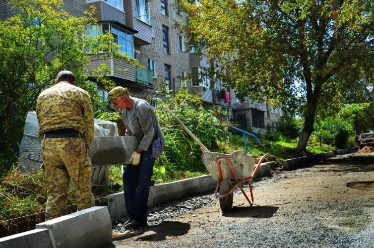 Прокуратуру попросили проверить на коррупцию замену бордюров в Москве