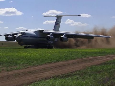 Фантастические кадры посадки военной авиации на новый полевой аэродром