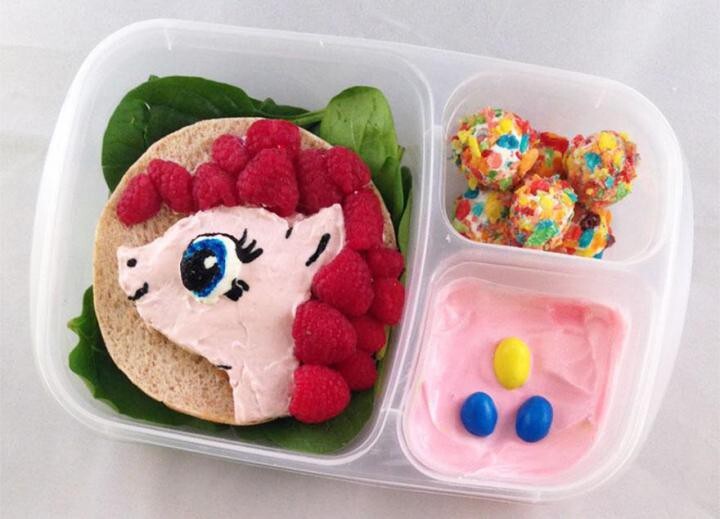 Папа готовит для детей креативные обеды в школу