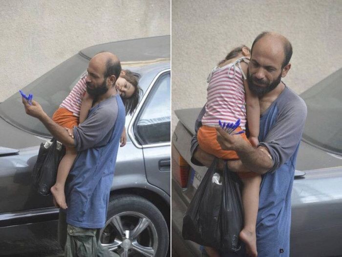 Отцу-одиночке, продающему ручки со спящей дочерью на плече 