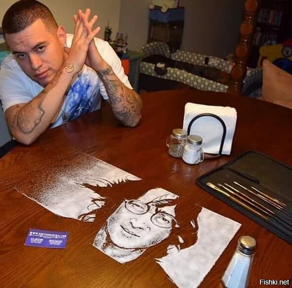 Кисть, стол, соль