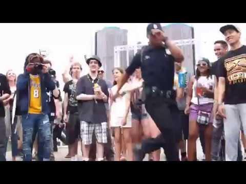 Танец полицейского