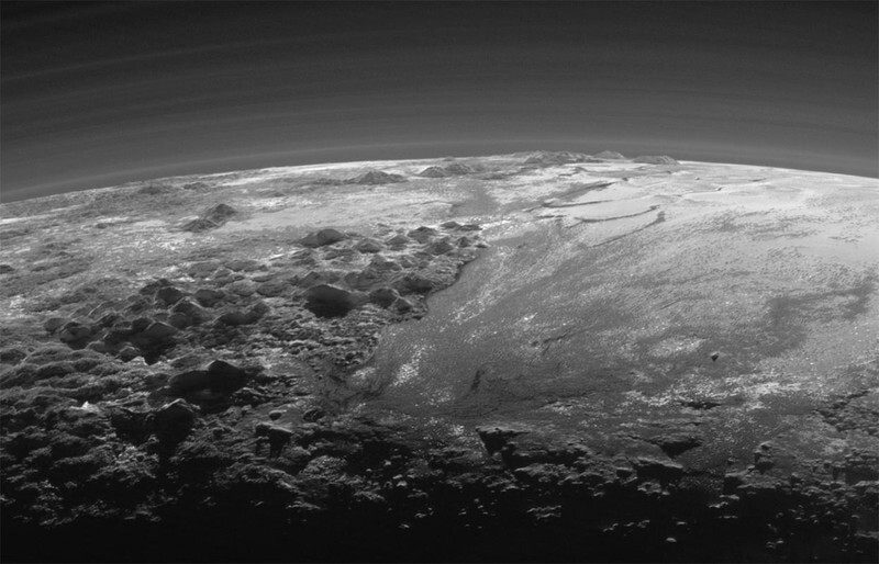 Закат и горы на Плутоне: новые снимки зонда New Horizons