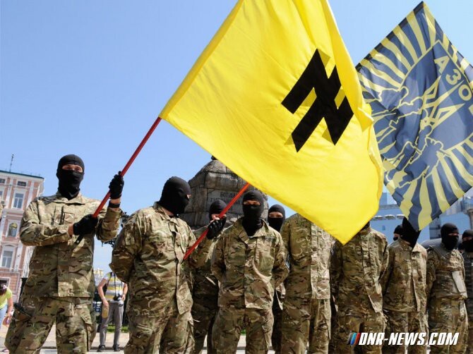 Недовольные радикалы с батальона "Азов" заблокировали границу