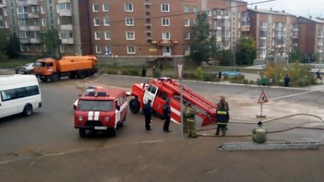 В Улан-Удэ пожарная машина провалилась под землю