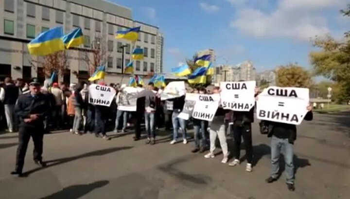 Антивоенный митинг прошел у посольства США в Киеве