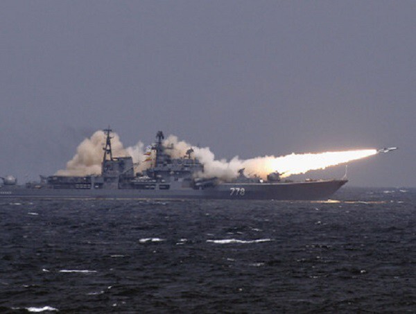 Салют, в честь ДР Владимира Путина. Корабли ВМФ РФ провели стрельбы по ИГИЛ