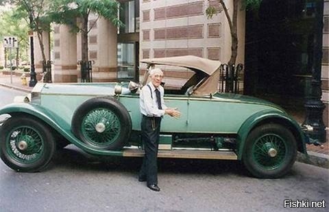 К моменту этого снимка этот 102-летний мужчина водил данный Роллс-Ройс 1928 г...