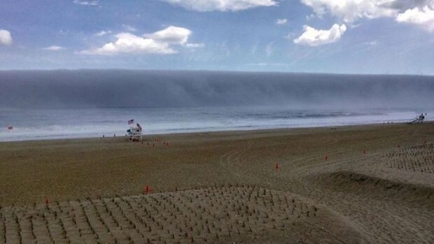 Отдыхающие испугались цунами на побережье Нью-Джерси