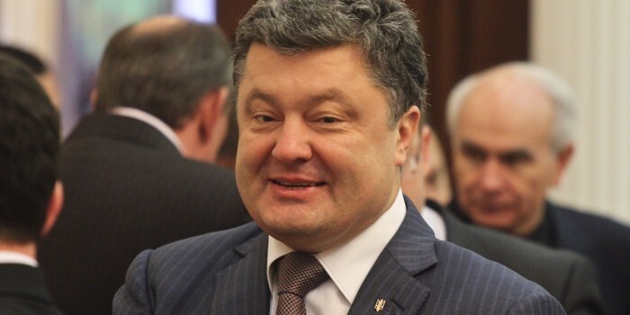 Порошенко: Россия уговаривает Украину покупать её газ.