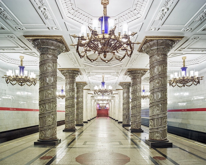 Редчайшие снимки московского и петербургского метро. Роскошь пустынных залов