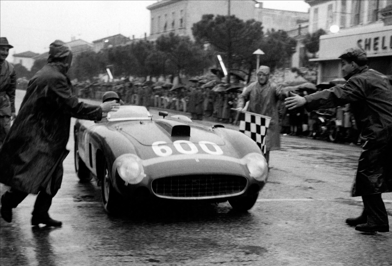 Гоночная Ferrari 1956 Хуана-Мануэля Фанхио уйдет с молотка