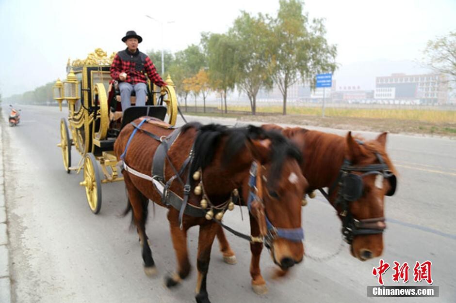 Китаец построил реплику кареты Елизаветы II за $14 тысяч