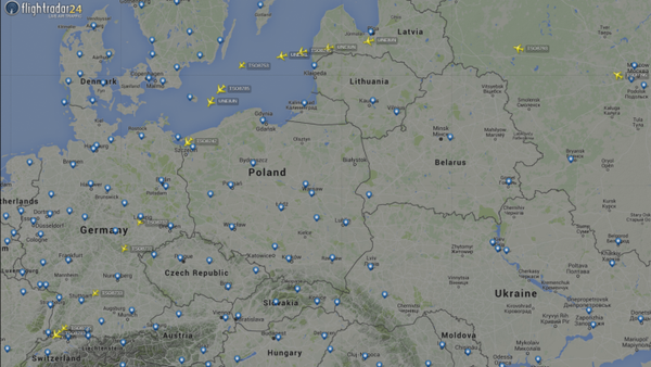 Перегоняют самолёты Трансаэро на стоянку