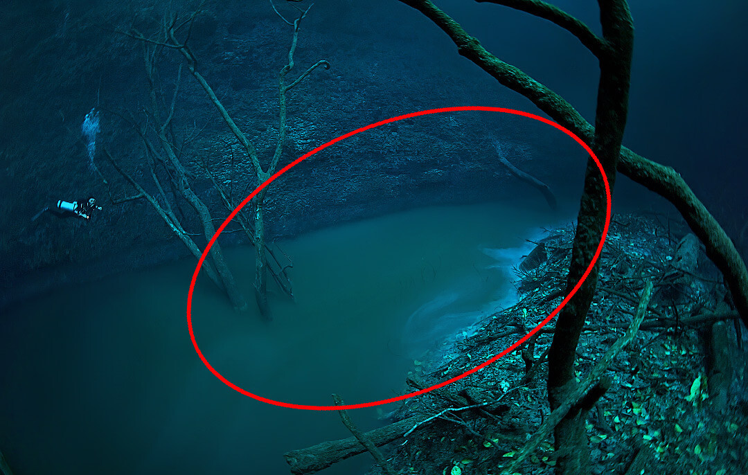 Фотограф из России обнаружил реку, текущую... под водой!