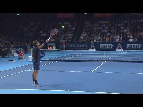 Как Роджер Федерер мяч к ракетке приклеил 
