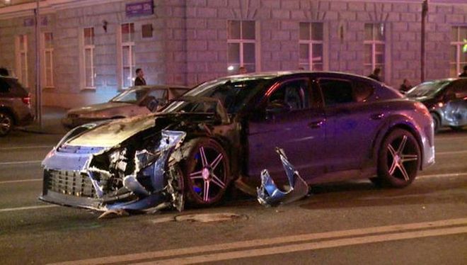 Авария дня. 19-летний водитель Porsche устроил массовую аварию в Москве