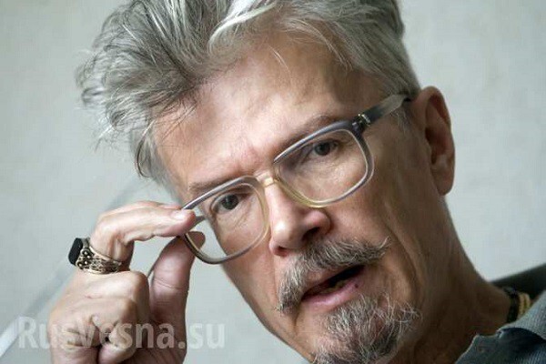 Горбачёва на носилках внести в Лефортовскую тюрьму.