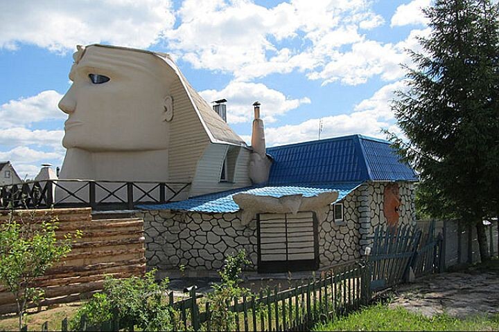 Белорус построил на даче огромного сфинкса 