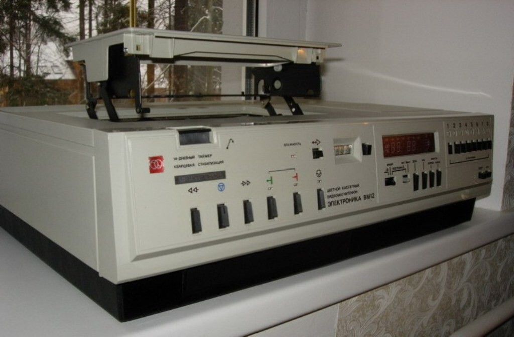 Первые Видеомагнитофон но не только 