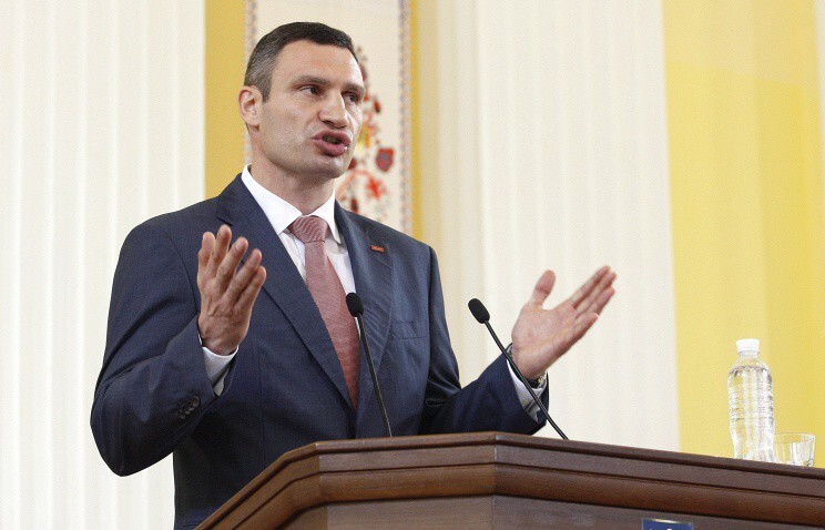СМИ: вновь избранный мэр Киева Виталий Кличко принял присягу, но забыл ее прочитать