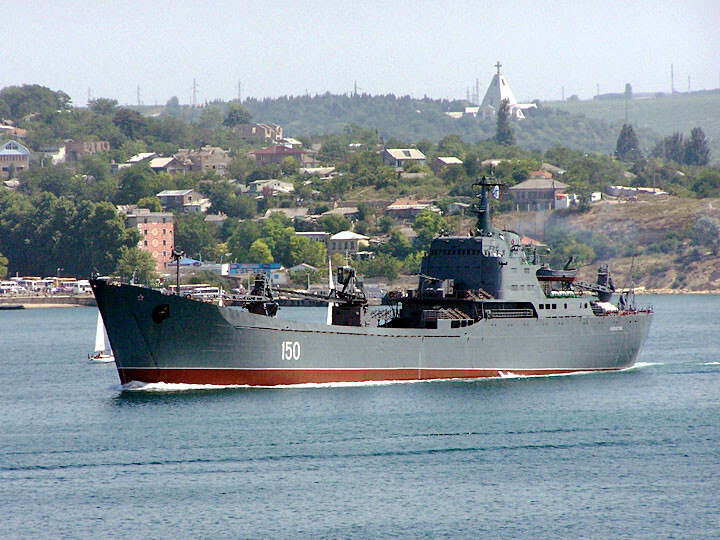 Российский военный корабль «нагрубил» Турции, проходя через Босфор