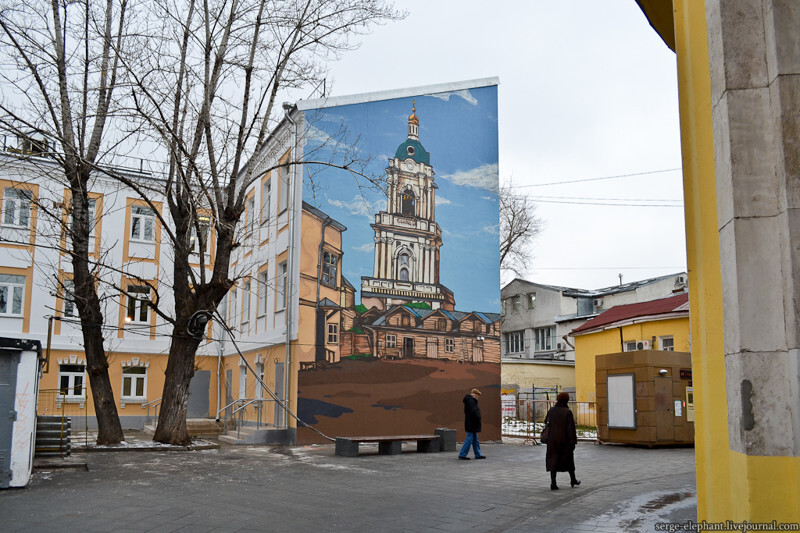 Новый рисунок на фасаде дома появился около станции метро Новокузнецкая