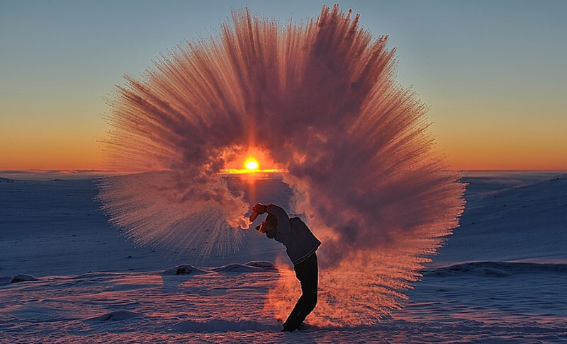 Вот что случится, если пролить горячий чай у полярного круга при температуре в 40 градусов ниже нуля