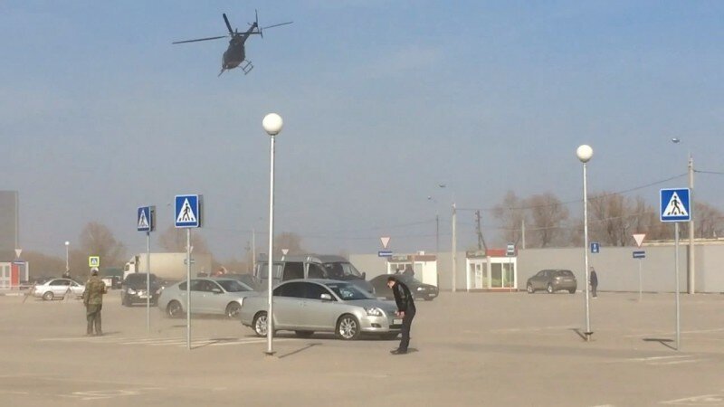 Взлет вертолета Сердюкова с парковки гипермаркета в Рязани