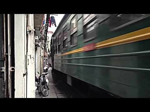 Когда поезд можно потрогать из окна своего дома