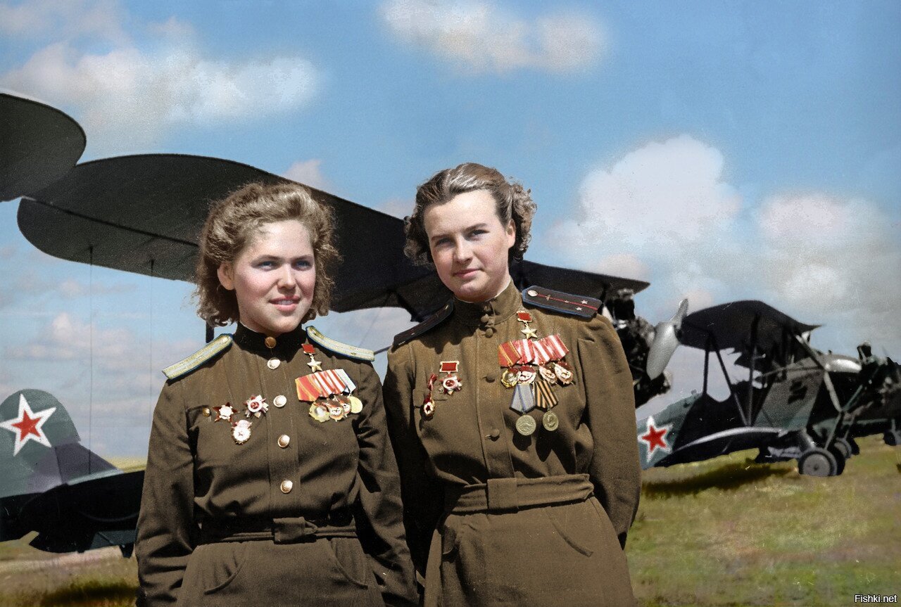 . Советские летчицы из женского 46-го гвардейского ночного бомбардировочного ...