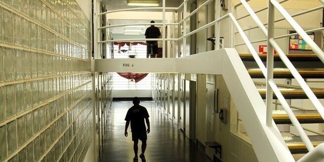 Австралийского трансгендера изнасиловали в мужской тюрьме две тысячи раз