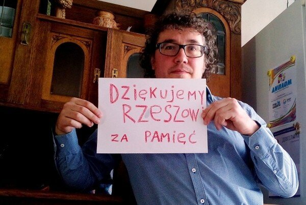 «Спасибо Жешуву за память»: флешмоб в поддержку жителей польского города  