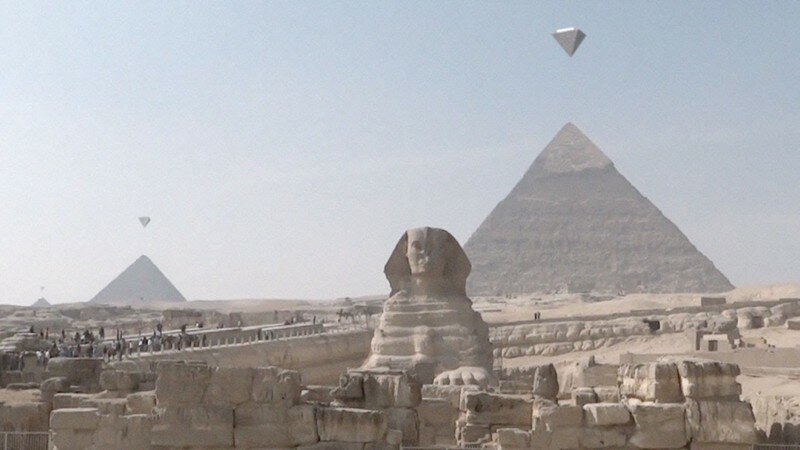 Флот НЛО над пирамидами Египта