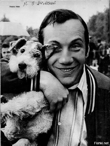 Савелий Крамаров со своей собакой