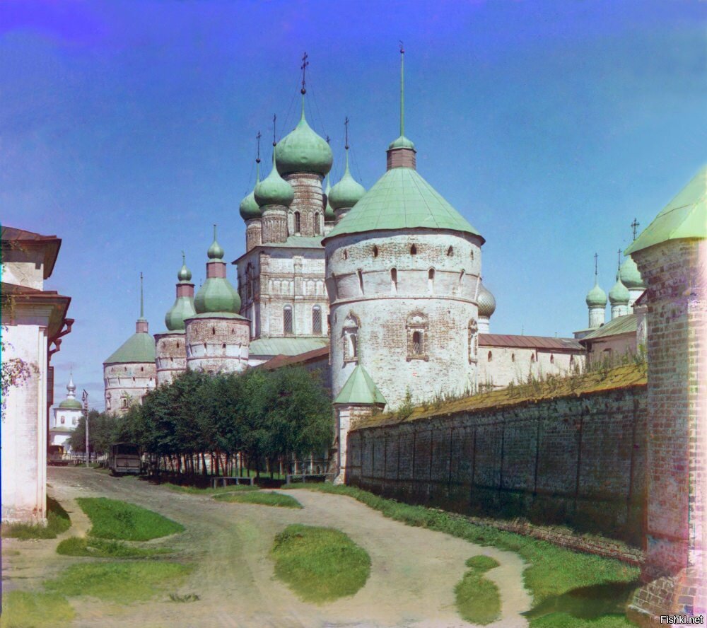 Вид на Кремль с берега озера Неро