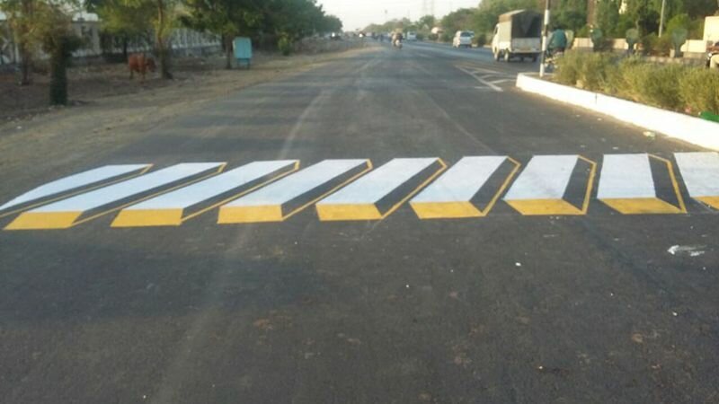 Пешеходные "зебры" с 3D эффектом в Индии