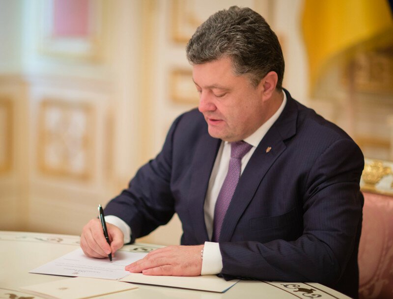 Порошенко подписал бессрочный мораторий на выплату долга перед Россией