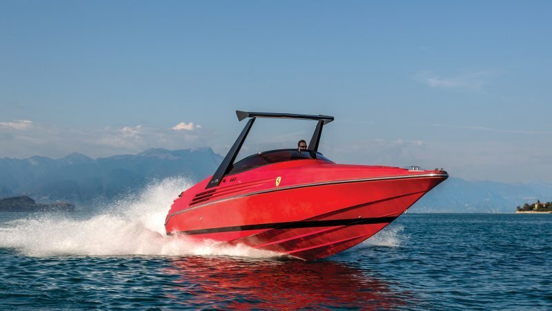 На аукционе продадут быстроходную лодку Riva 32 Ferrari