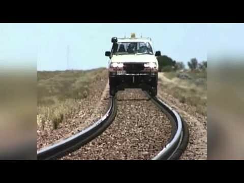 Автомобиль ездит по рельсам быстрее поезда