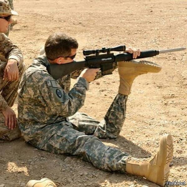 - Сержант, это неудобная позиция для стрельбы, мне некуда установить винтовку